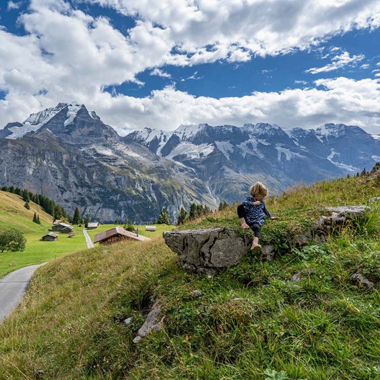 Bergwanderung in der Schweiz mit der Familie.